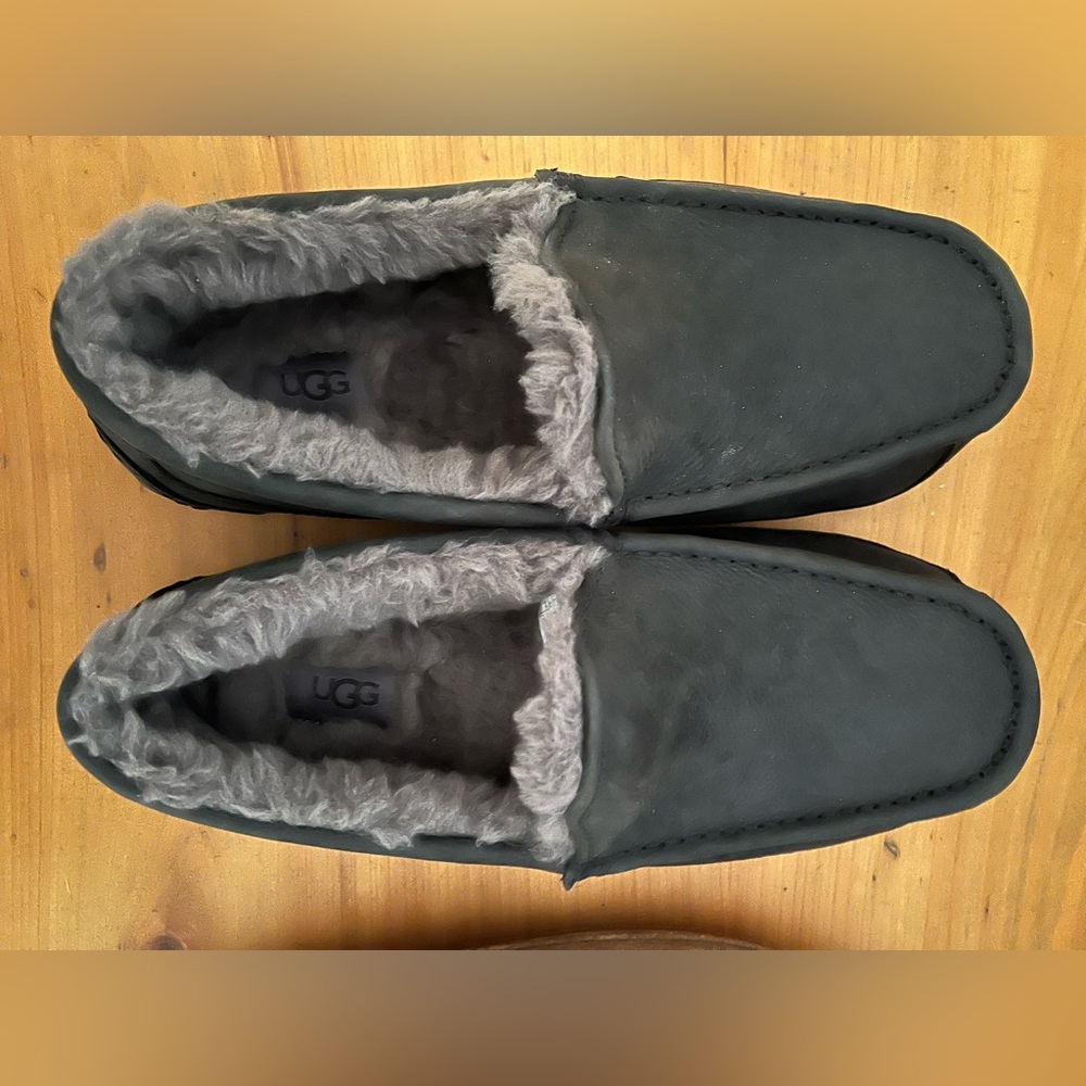 UGG Men's Charcoal Loafers with Soft Lining
UGG Men’s Brown Loafers